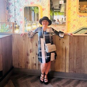 Meet your Posher, Aurora